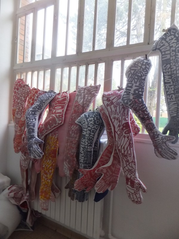 serre-moi-fort-mais-pas-trop-installation-epsm-des-flandres-samia-kachkachi-1