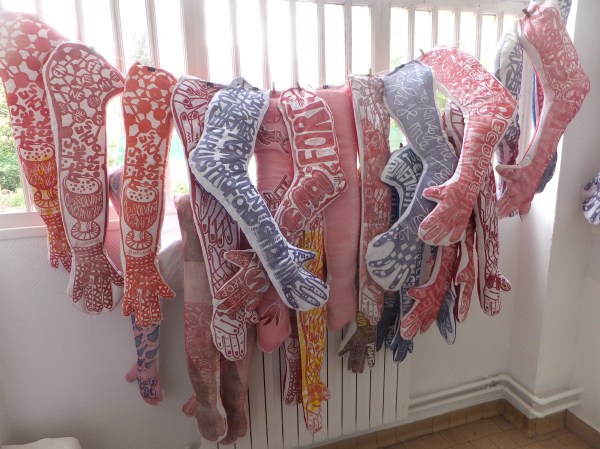 serre-moi-fort-mais-pas-trop-installation-epsm-des-flandres-samia-kachkachi-2